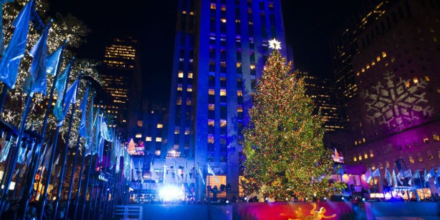 New York City: Christmas Markets and Lights Walking Tour