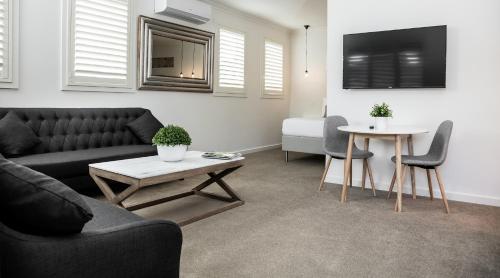 Newington Apartments - Overview and Location