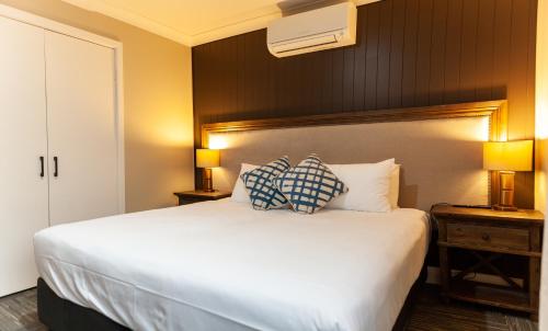 Nightcap at Archer Hotel - Hotel Overview and Location
