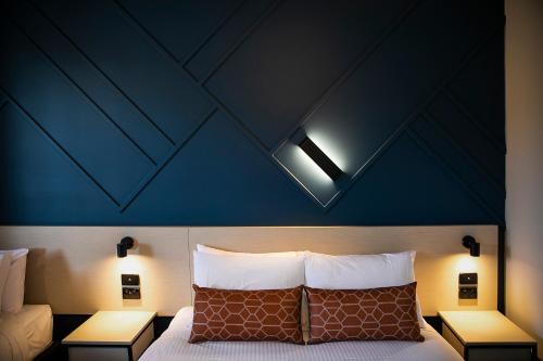 Nightcap at Sandown Park Hotel - Overview and Location