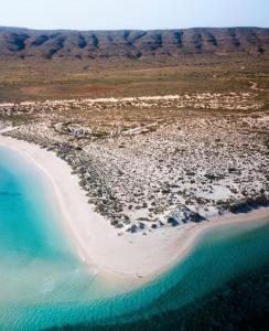 Ningaloo Lodge Exmouth - Location and Accessibility