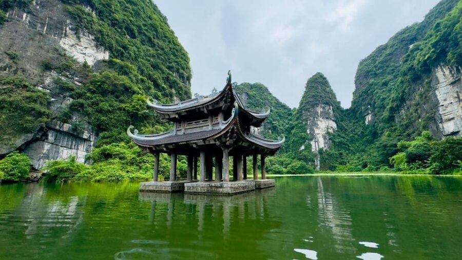 Ninh Binh Adventure: Hoa Lu, Tam Coc & Mua Cave in a Day