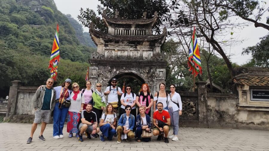 Ninh Binh Daily Tour: Hoa Lu -Mua Cave -Tam Coc Boat-Biking
