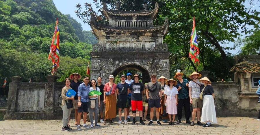 NINH BINH DAY TOUR: HOA LU & TRANG AN EXCLUSIVE