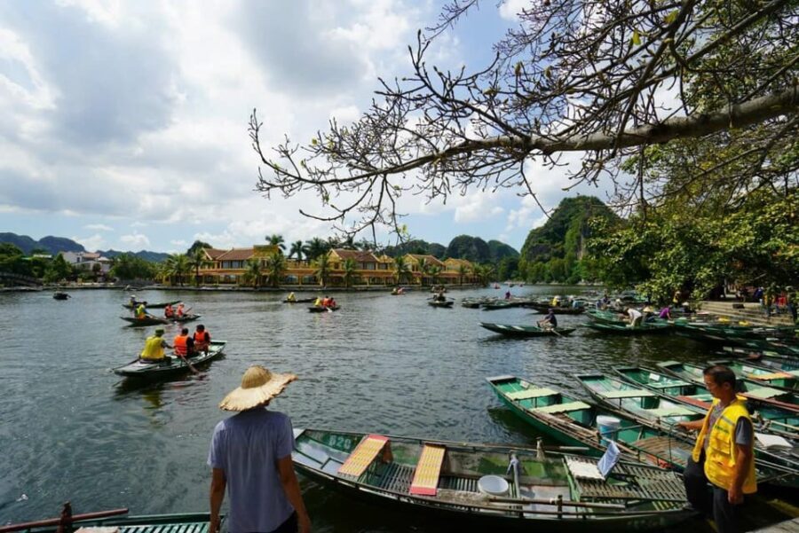Ninh Binh Day Trip With Tam Coc, Hoa Lu, and Mua Cave