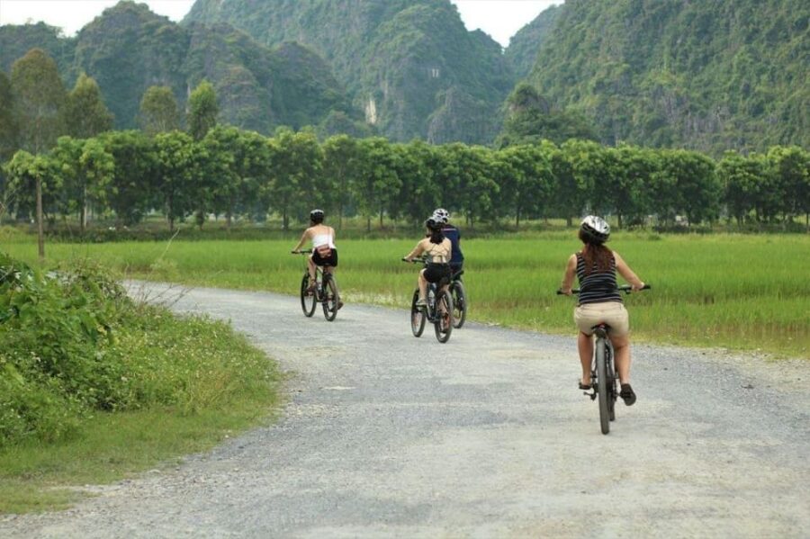 Ninh Binh: Hoa Lu – Trang An - Cycling & Boat Group Tour