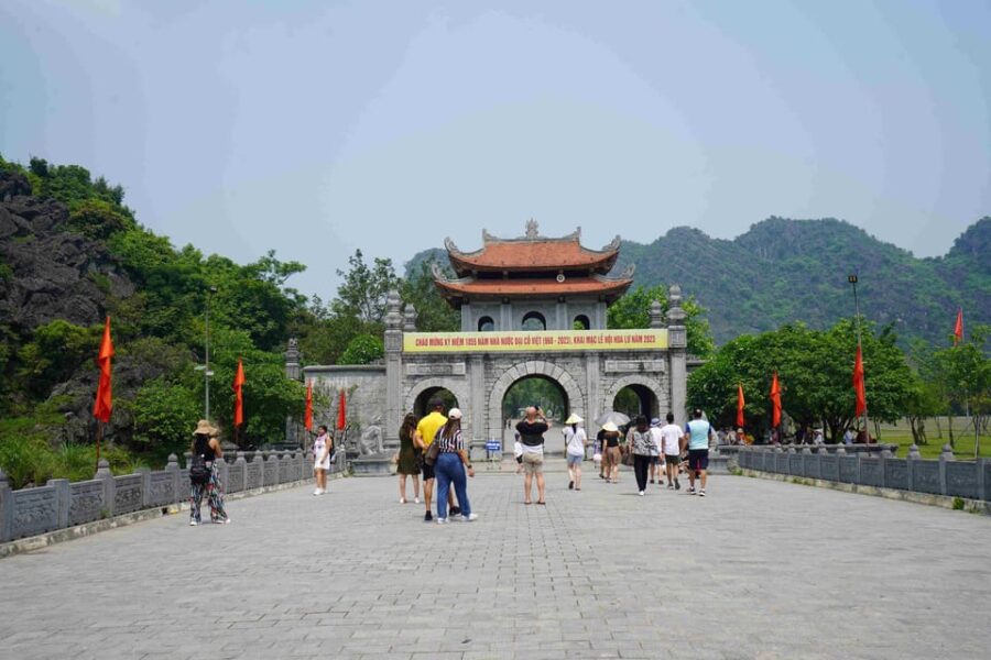 Ninh Binh: Hoa Lu, Trang An & Hang Mua Trip by Limousine Bus