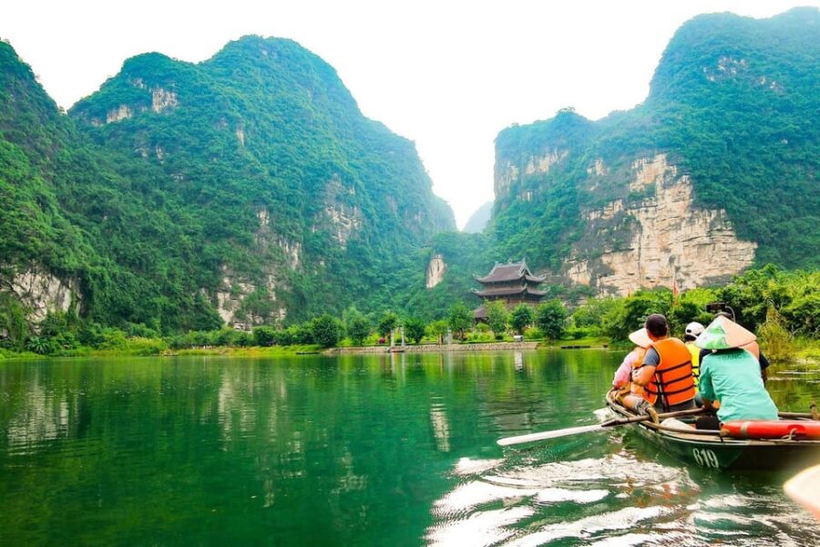 Ninh Binh - Trang An - Hoa Lu - Mua Cave 1 Day Group Tour