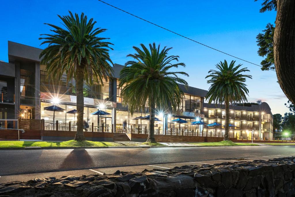 North Pier Hotel - Location and Proximity