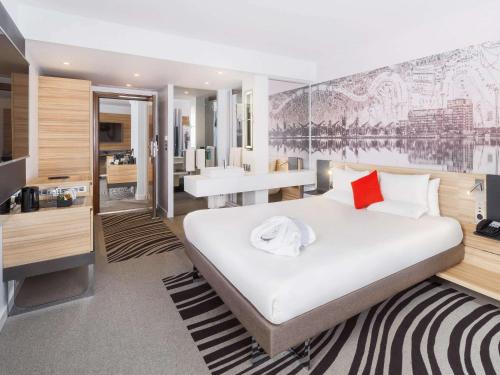 Novotel London Excel - Hotel Location and Accessibility