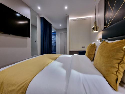 NOX Kensington Gardens - Overview of the Property