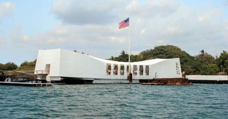 Oahu: Pearl Harbor, USS Arizona, and City Highlights Tour
