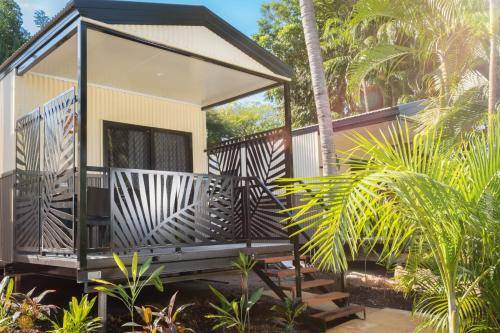 Oasis Tourist Park - Location and Accessibility