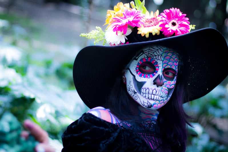 Oaxaca: Day of the Dead Evening Walking Tour With Dinner