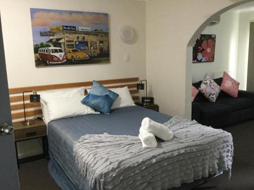 Oceanside Hawks Nest - Hotel Overview and Location