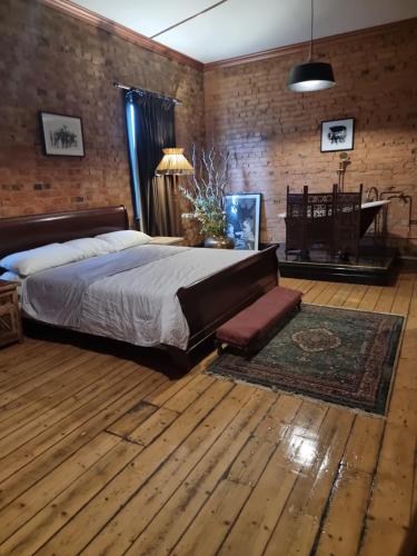 Odessa at Leavers Hotel - Hotel Overview