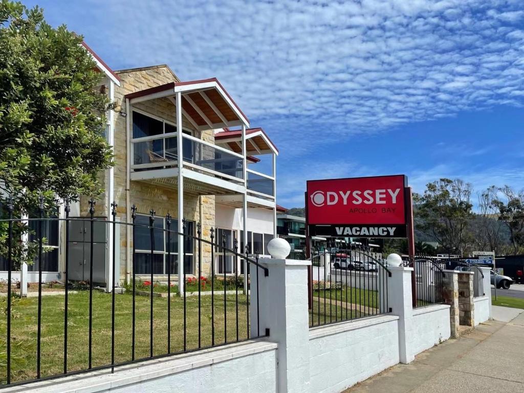 ODYSSEY APOLLO BAY - Hotel Location and Surroundings