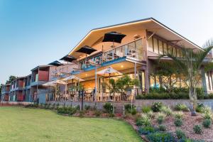 Onslow Beach Resort - Location and Surroundings