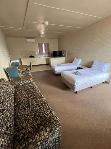 Opal Inn Hotel, Motel, Caravan Park - Property Overview
