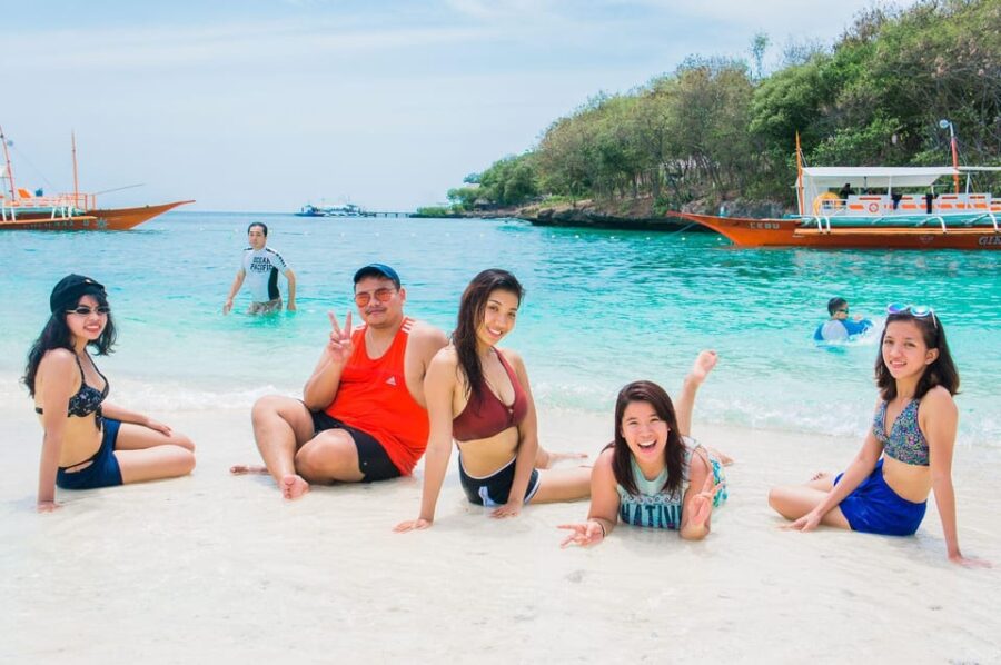 Oslob: Whaleshark Swimming & Sumilon Island Hopping Day Tour