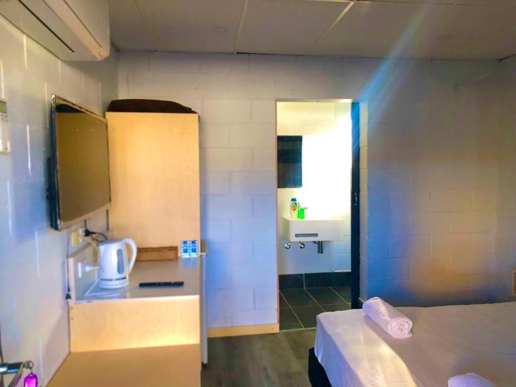 OXFORD HOTEL MOTEL Review