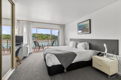 Pacific Bay Resort - Location and Accessibility