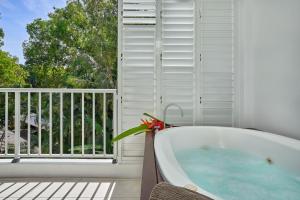 Palm Cove Paradise - Couples Spa Beach Getaway - Property Overview