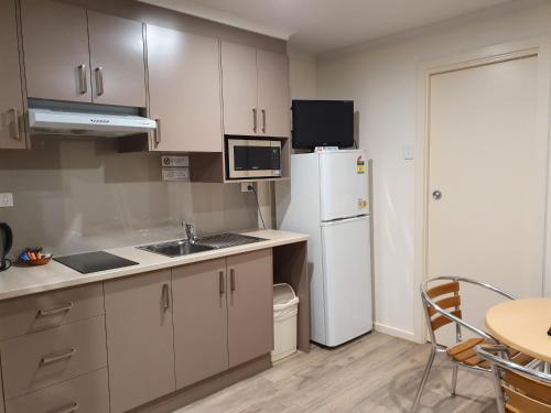 Paringa Caravan Park - Overview and Location