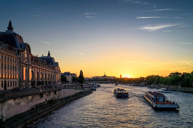 Paris Romantic Seine River Cruise and Night Tour With Dinner - Highlights of the Seine River Cruise