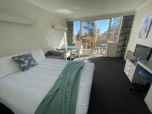 Parklane Motel - Overview and Location