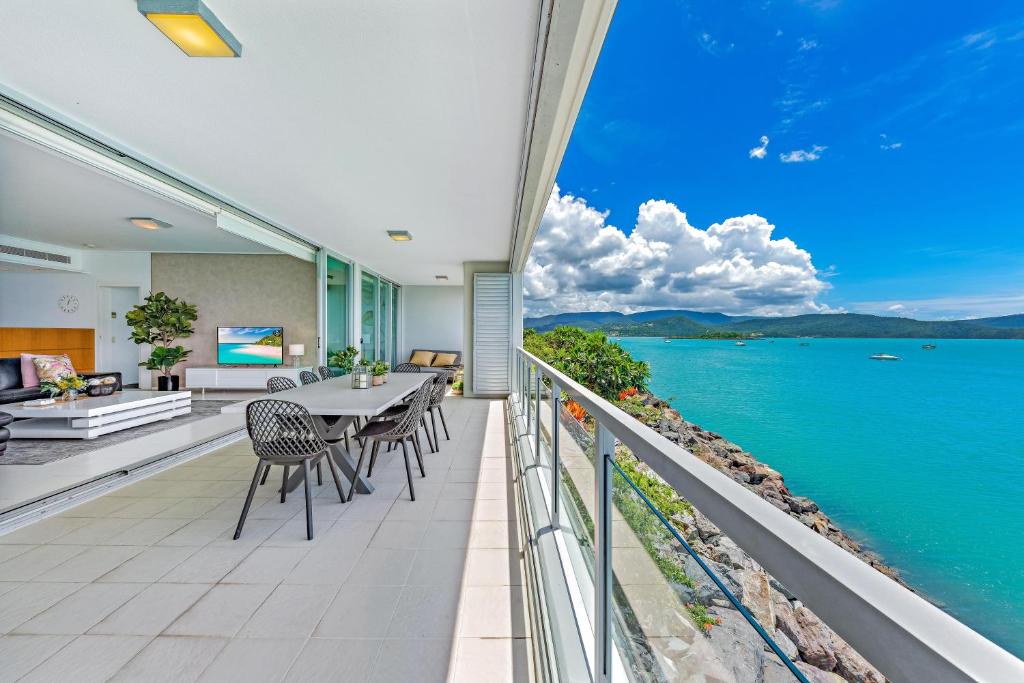 Peninsula Airlie Beach Review