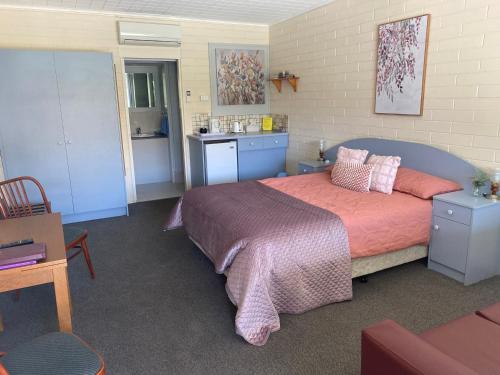 Peterborough Motel - Location and Rating
