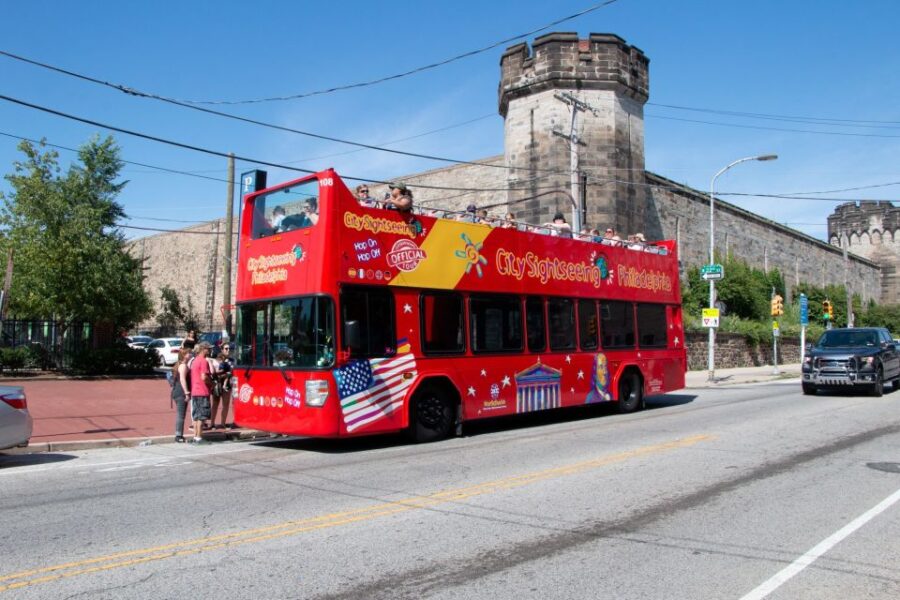 Philadelphia: Open-Top Nighttime Bus Tour