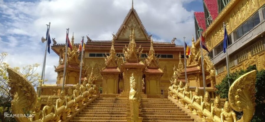 Phnom Penh: City and Silk Island Tour (No Genocide Sites)