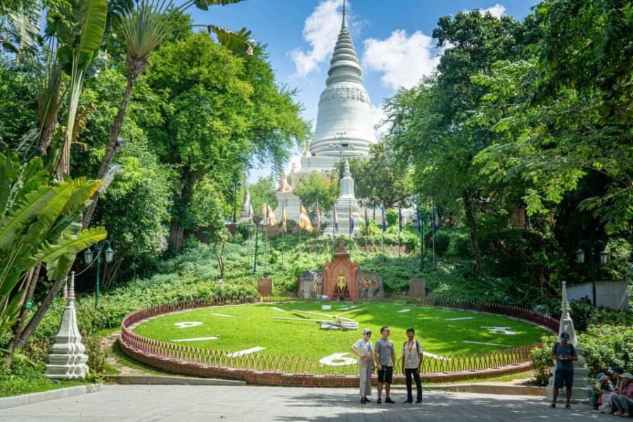 Phnom Penh City Tour & Sunset Boat by Tuk- Tuk With Drinks