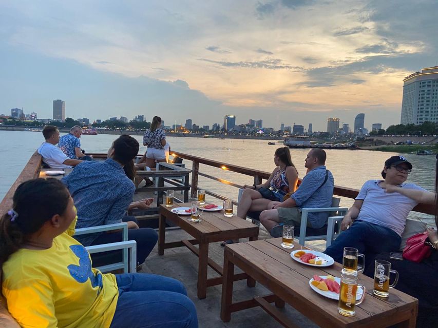 Phnom Penh: Mekong River Sunset Cruise With Free Flow Drink