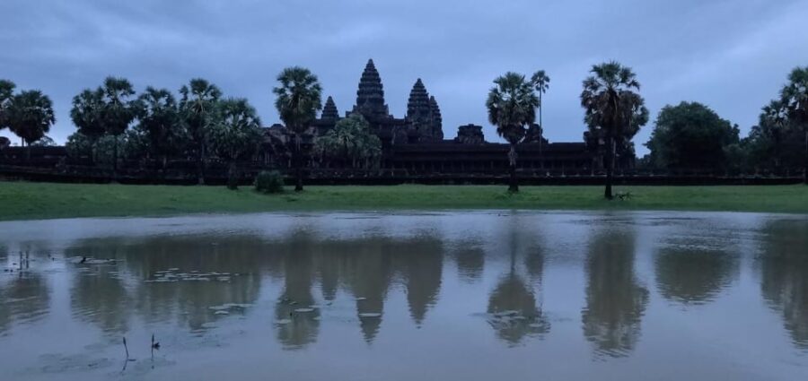 Phnom Penh Sites & Siem Reap Angkor Wat 2 Day Package