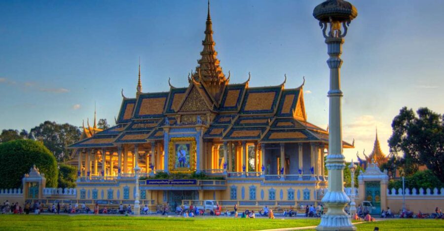 Phnom Penh Small Group City Tour