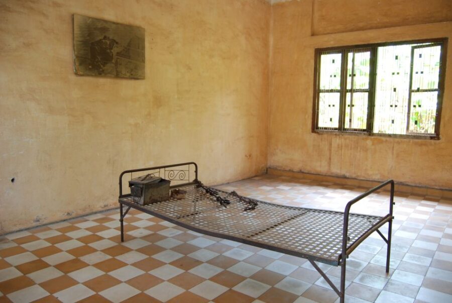 Phnom Penh: Tour of Tuol Sleng Prison and Choeng Ek Memorial