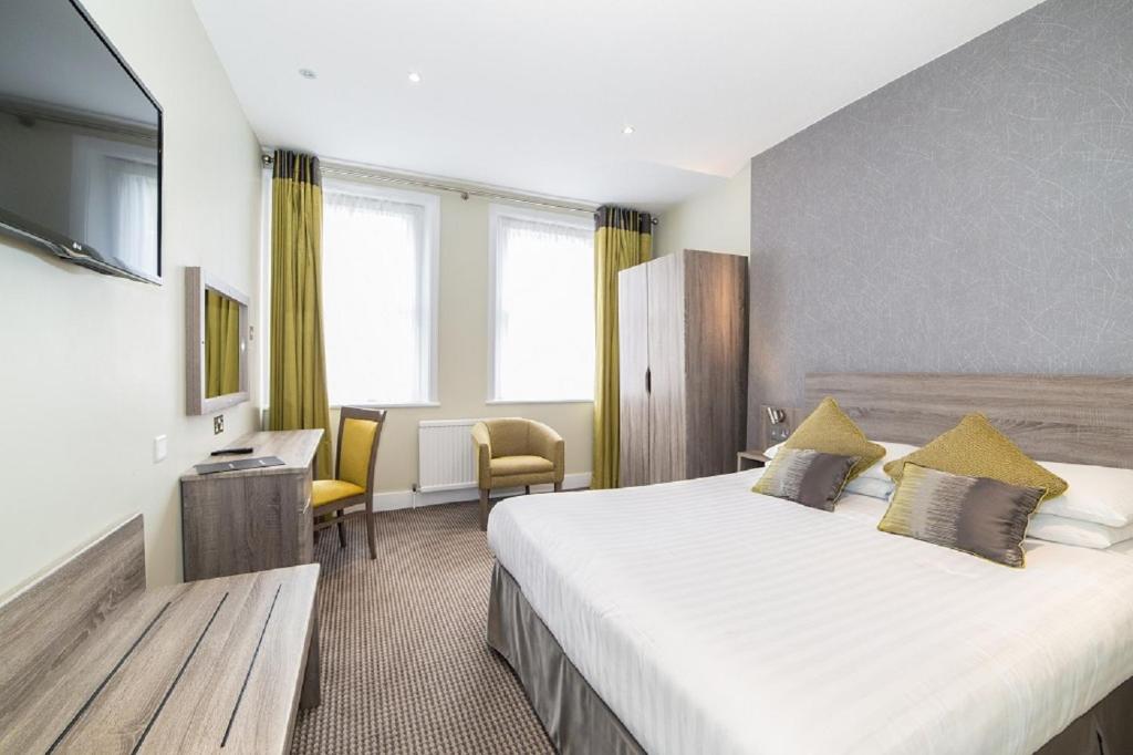 Phoenix Hotel Review
