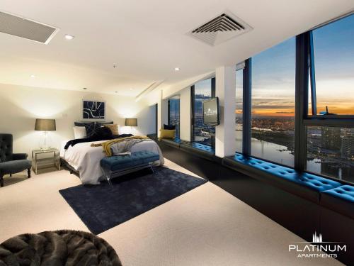 Platinum Luxury Stays at the Victoria Rooftop Penthouse: Melbourne Apartment Review