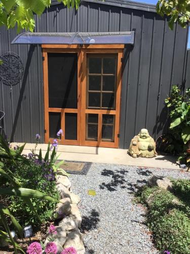 Pollys Retreat - Property Overview