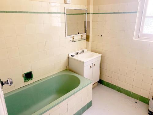 Port Macquarie Hotel - Location and Distance