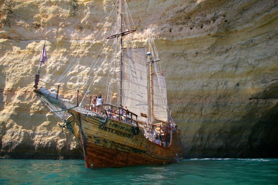 Portimão: Pirate Ship Cave Cruise