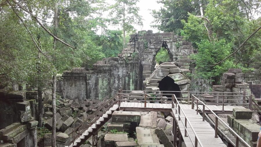 Prasat Thom, Koh Ker Group & Beng Mealea Full-Day Tour