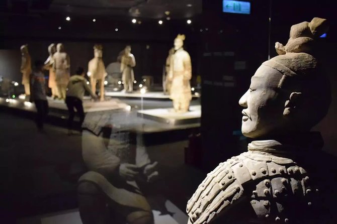 Private 2-Day Xian and Chengdu Tour With Hotel Stay