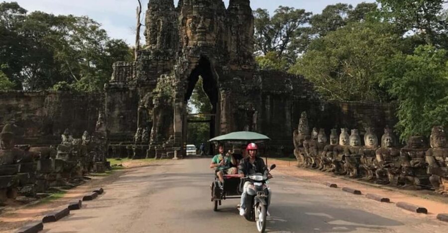 Private Angkor Wat Sunrise Small Tour by Tuk Tuk