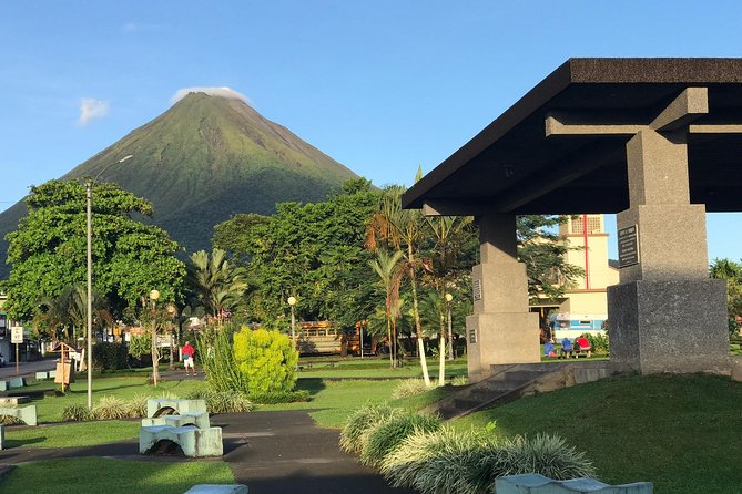 Private Arrival Transfer: San Jose Airport to Arenal Volcano or La Fortuna Town - Service Overview