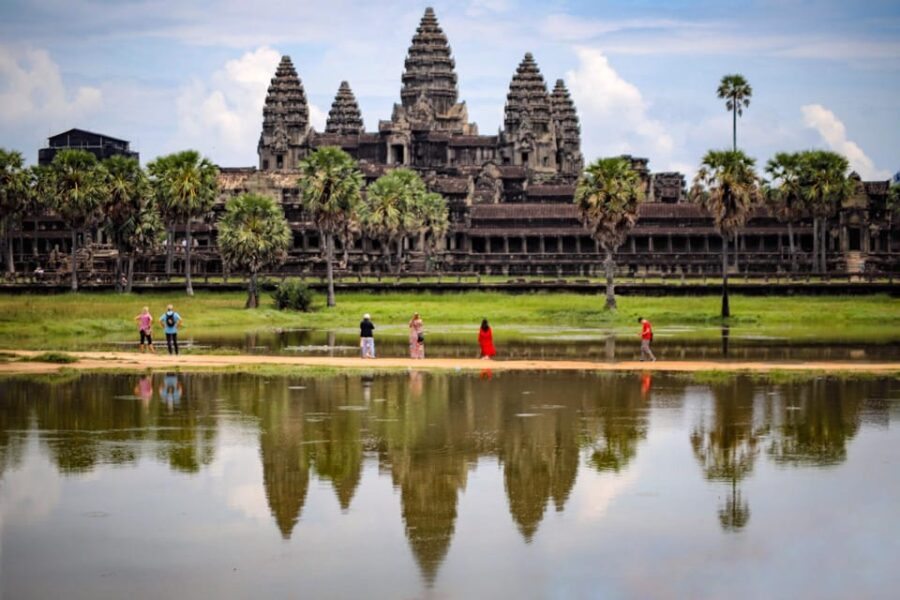 Private Car Siem Reap to Phnom Penh With Spider Market Visit - Overview and Pricing