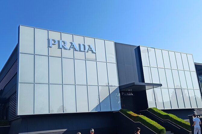 Private Chauffeur for Shopping to the Mall and Prada Outlet (Space) - Service Overview